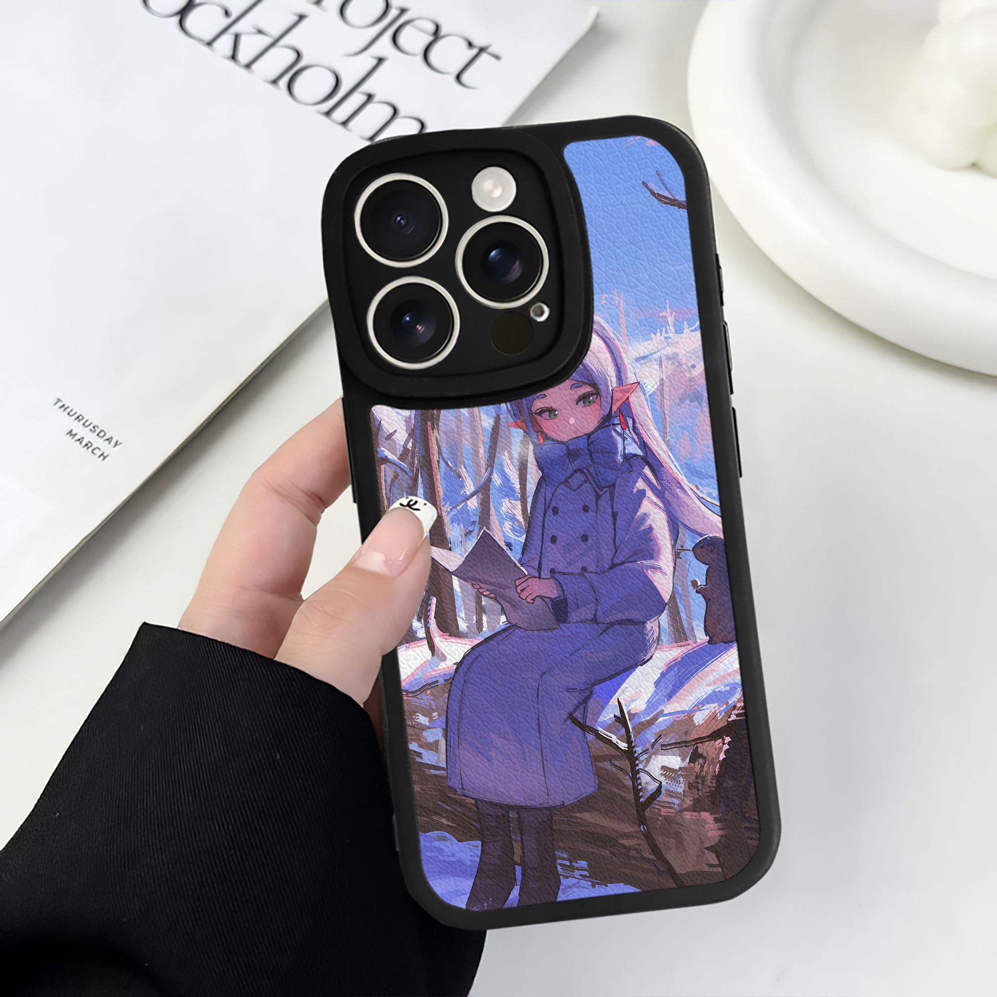 （画像用） 葬送のフリーレン Frieren 【iPhone 16シリーズ対応】シリコンスマホケース（レザー調） 材質：シリコン